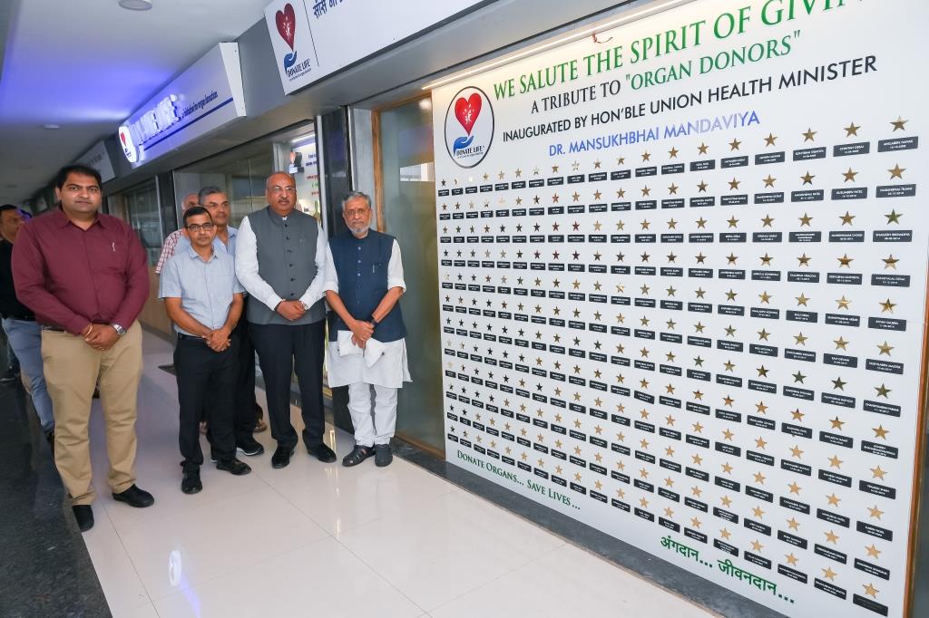 Hon’ble Member of Parliament (R.S) and former Dy. Chief Minister of Bihar Shri Sushil Kumar Modiji visited Donate Life Office at Surat. 